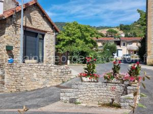 Fontaine Vieille à Saint-Georges-de-Luzençon