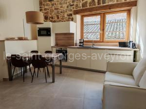Gîte Mandaline avec jacuzzi intérieur à Saint-Georges-de-Luzençon